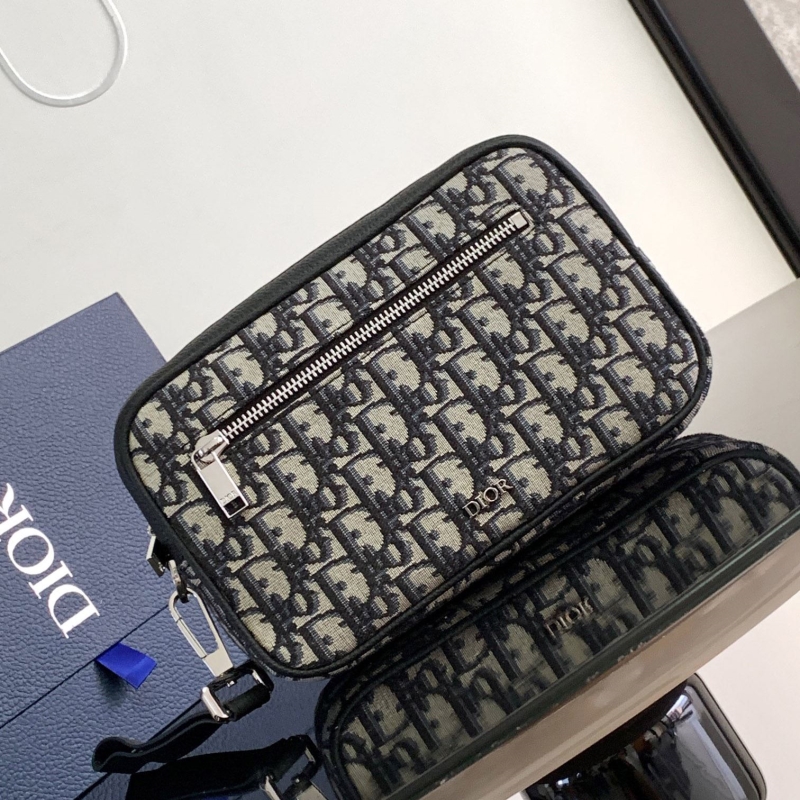 D*or clutch bags